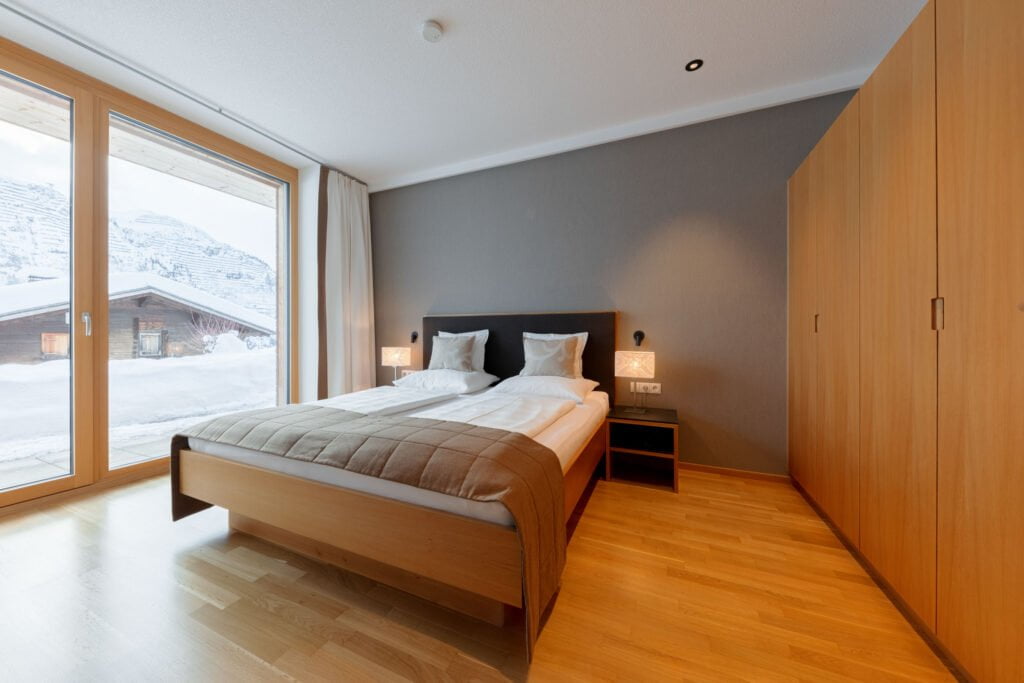 Schlafzimmer mit Aussicht - Schneeglöckle in Lech am Arlberg