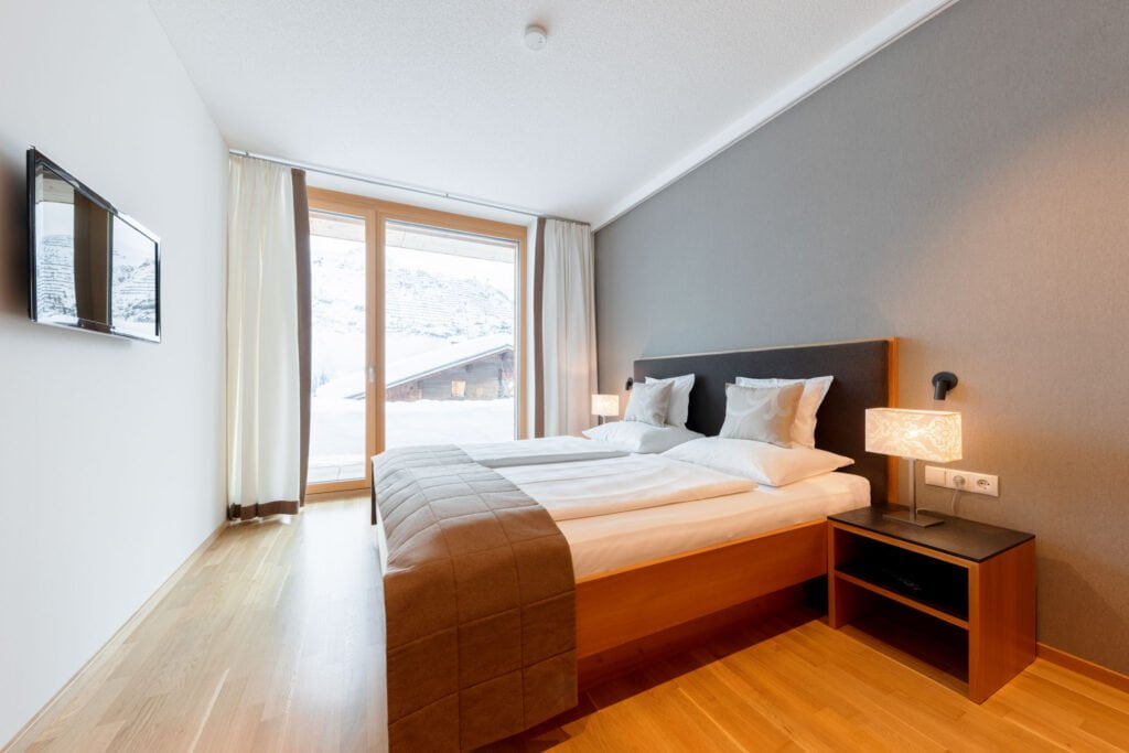 Schlafzimmer mit Aussicht - Schneeglöckle in Lech am Arlberg