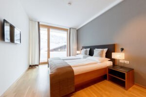 Schlafzimmer mit Aussicht - Schneeglöckle in Lech am Arlberg